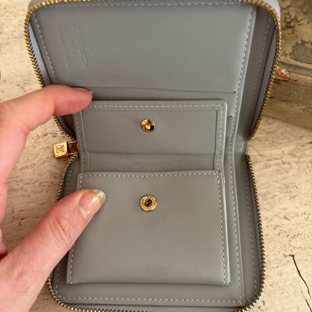 Louis Vuitton Yellow Monogram Vernis Leather Zippy Compact Wallet - Picture 13 of 13
